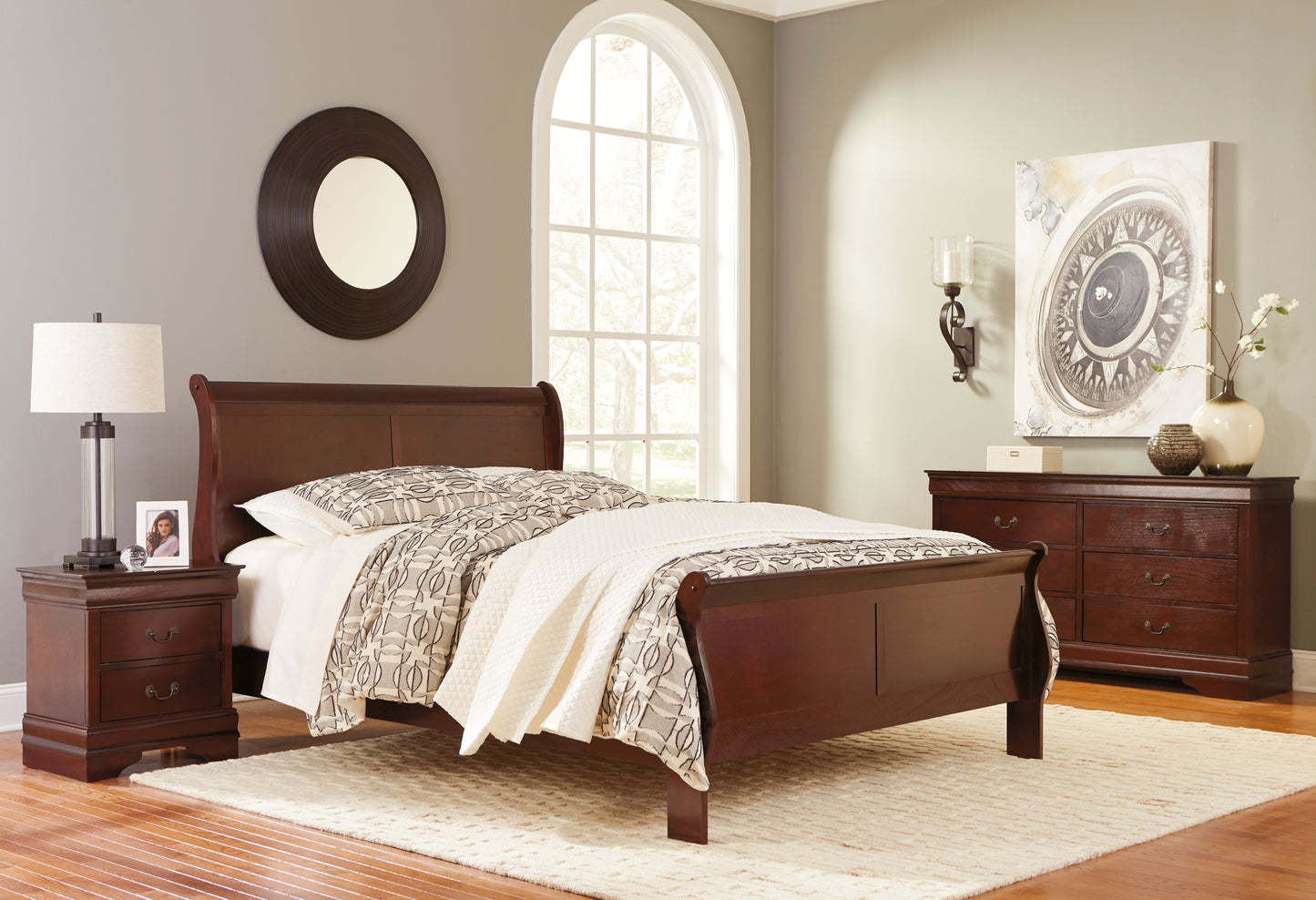 Alisdair Sleigh Bed With Mirrored Dresser