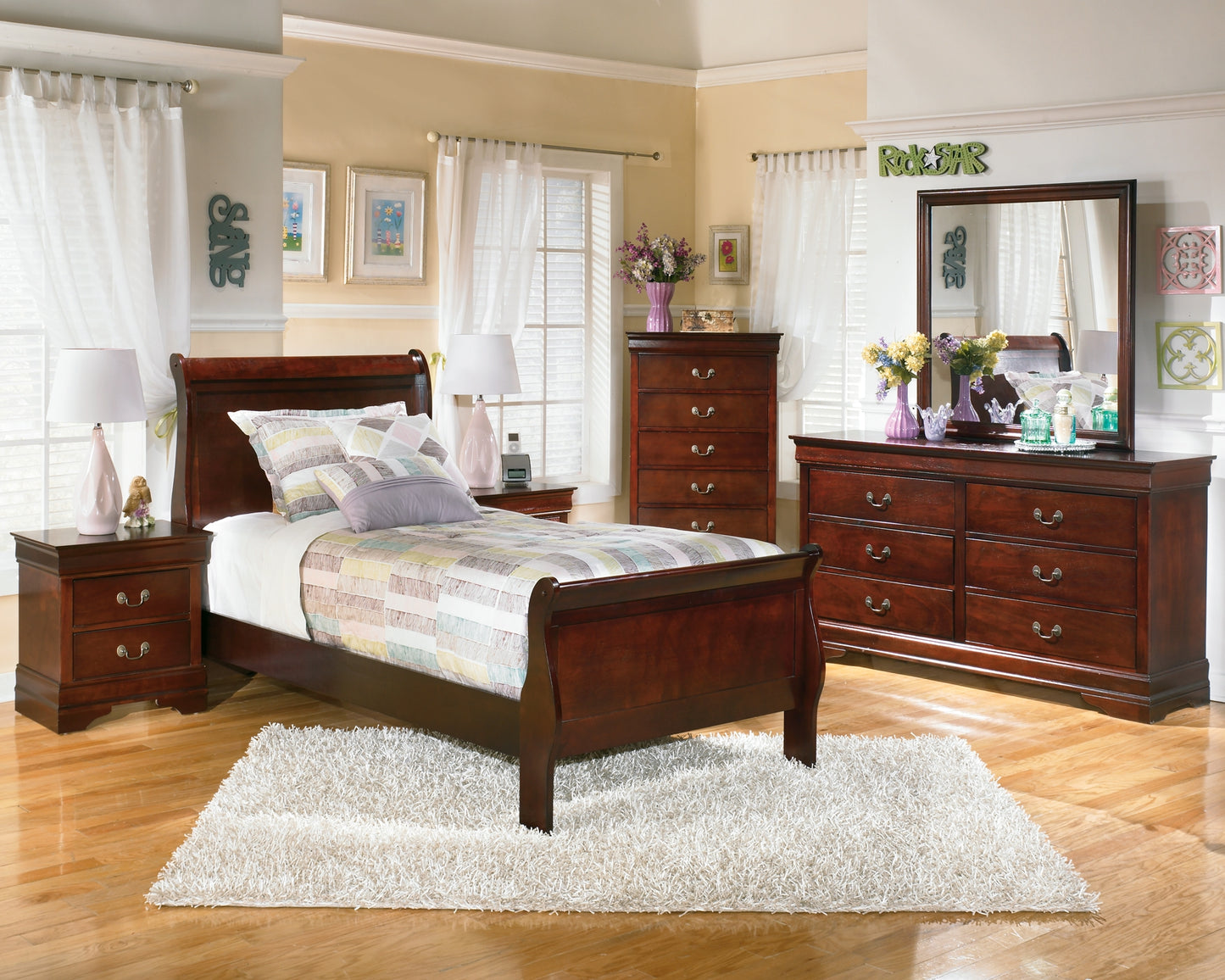Alisdair Sleigh Bed With Mirrored Dresser