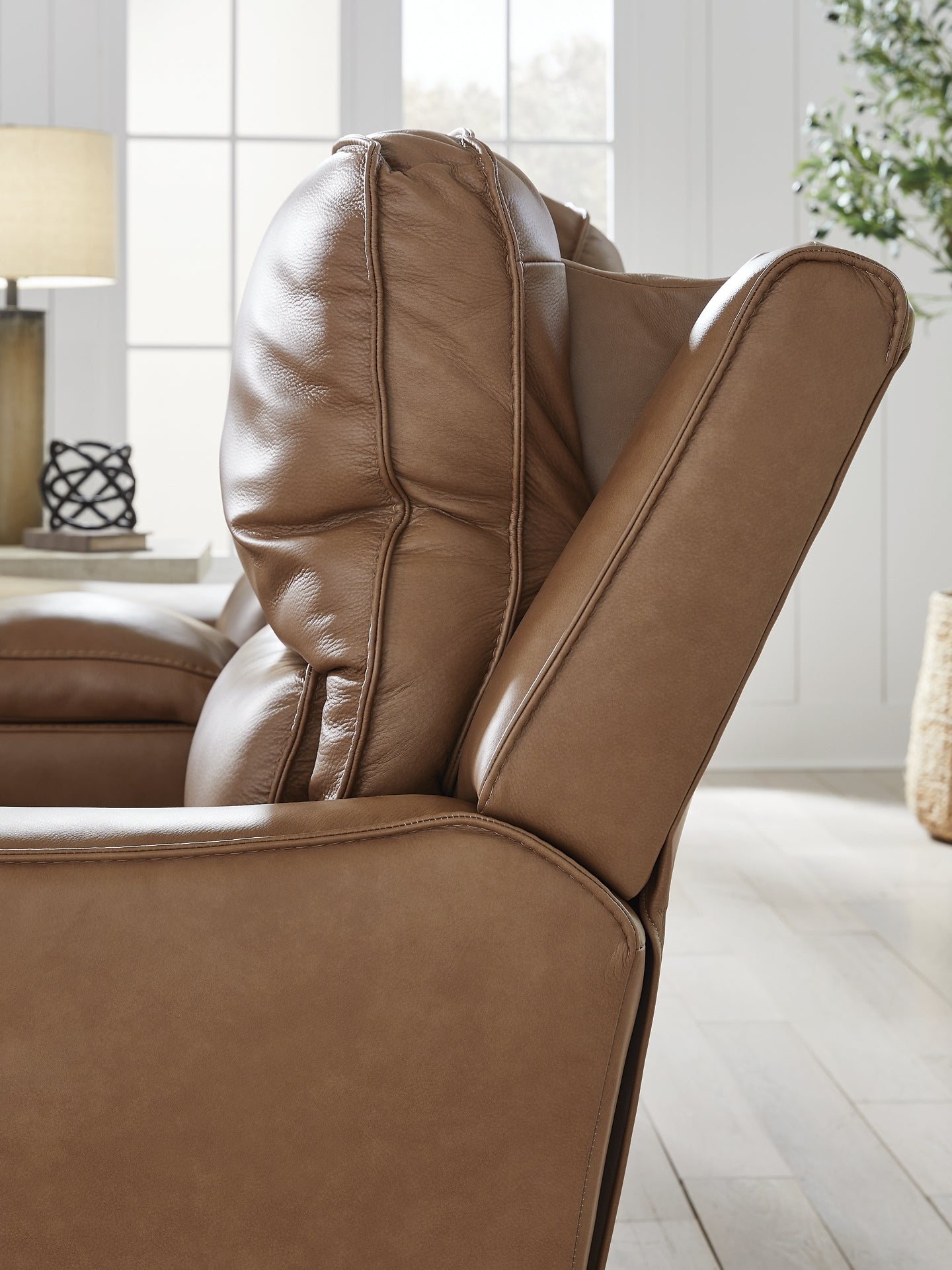 Silverbrooke PWR REC Loveseat/CON/ADJ HDRST