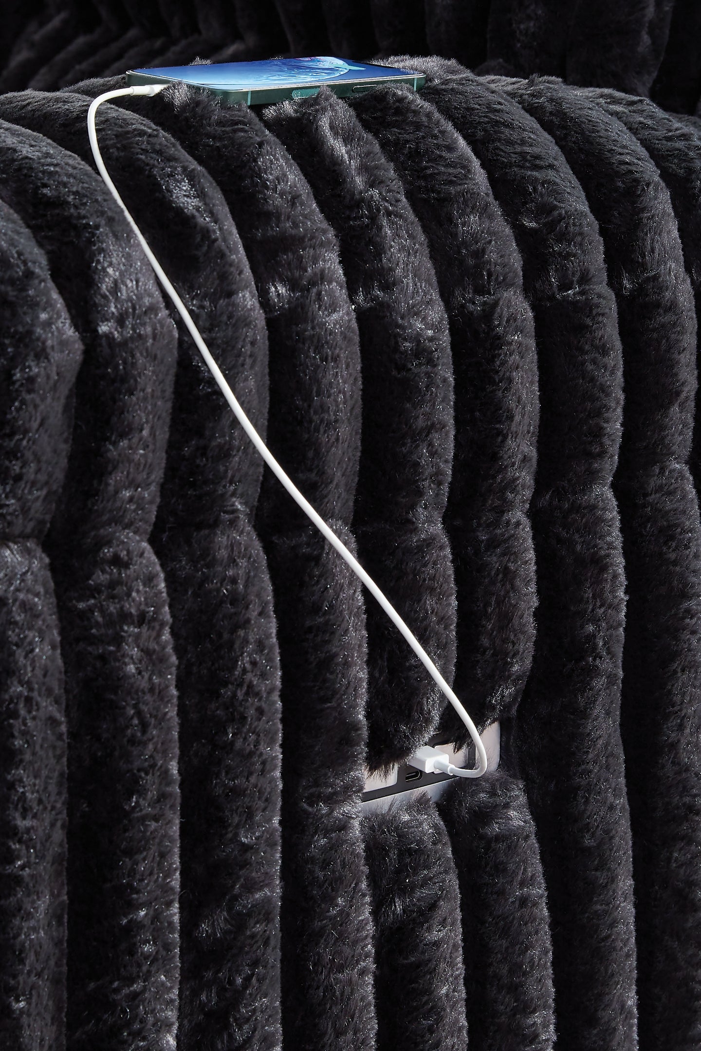 Technique Zero Wall Recliner