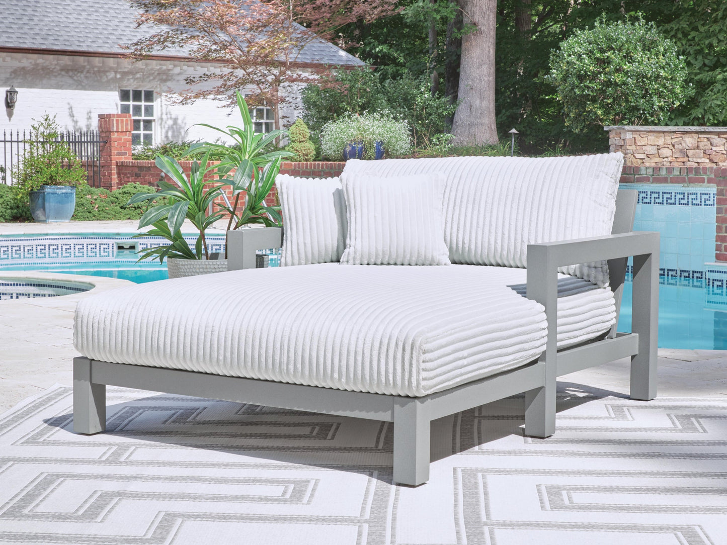 Moonlight View Chaise Lounge with Cushion