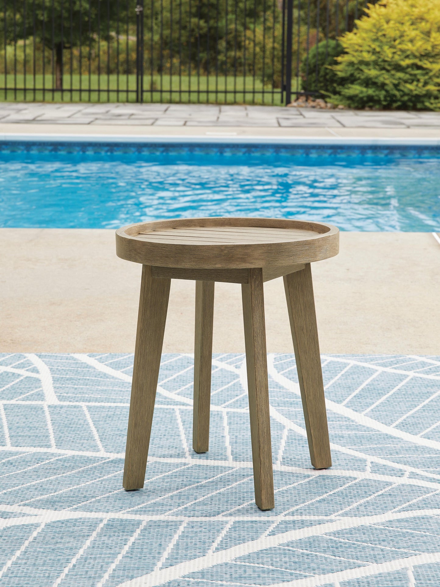 Ashley Express - Bradstreet Bay Round End Table