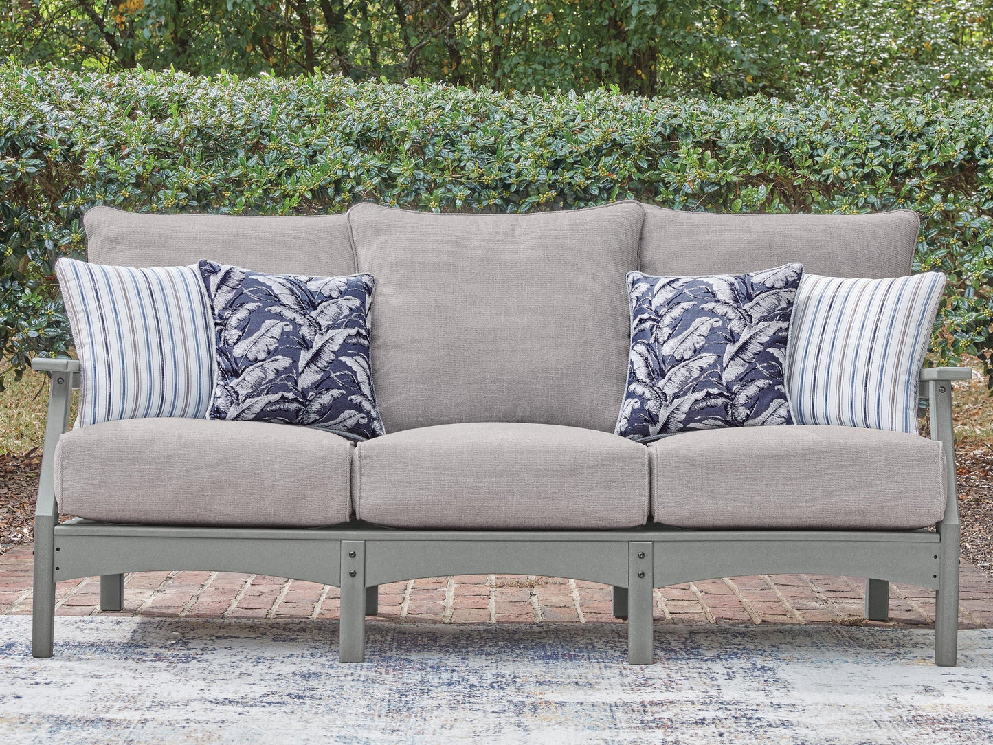 Lone View Bay Sofa with Cushion