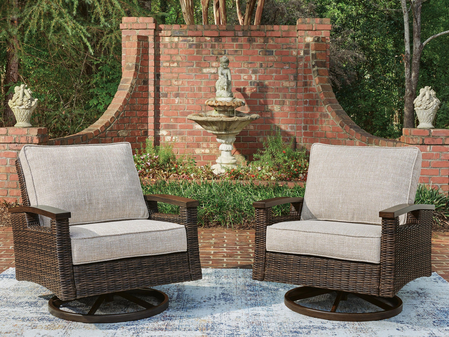 Drakes Beach Swivel Lounge Chair (2/CN)