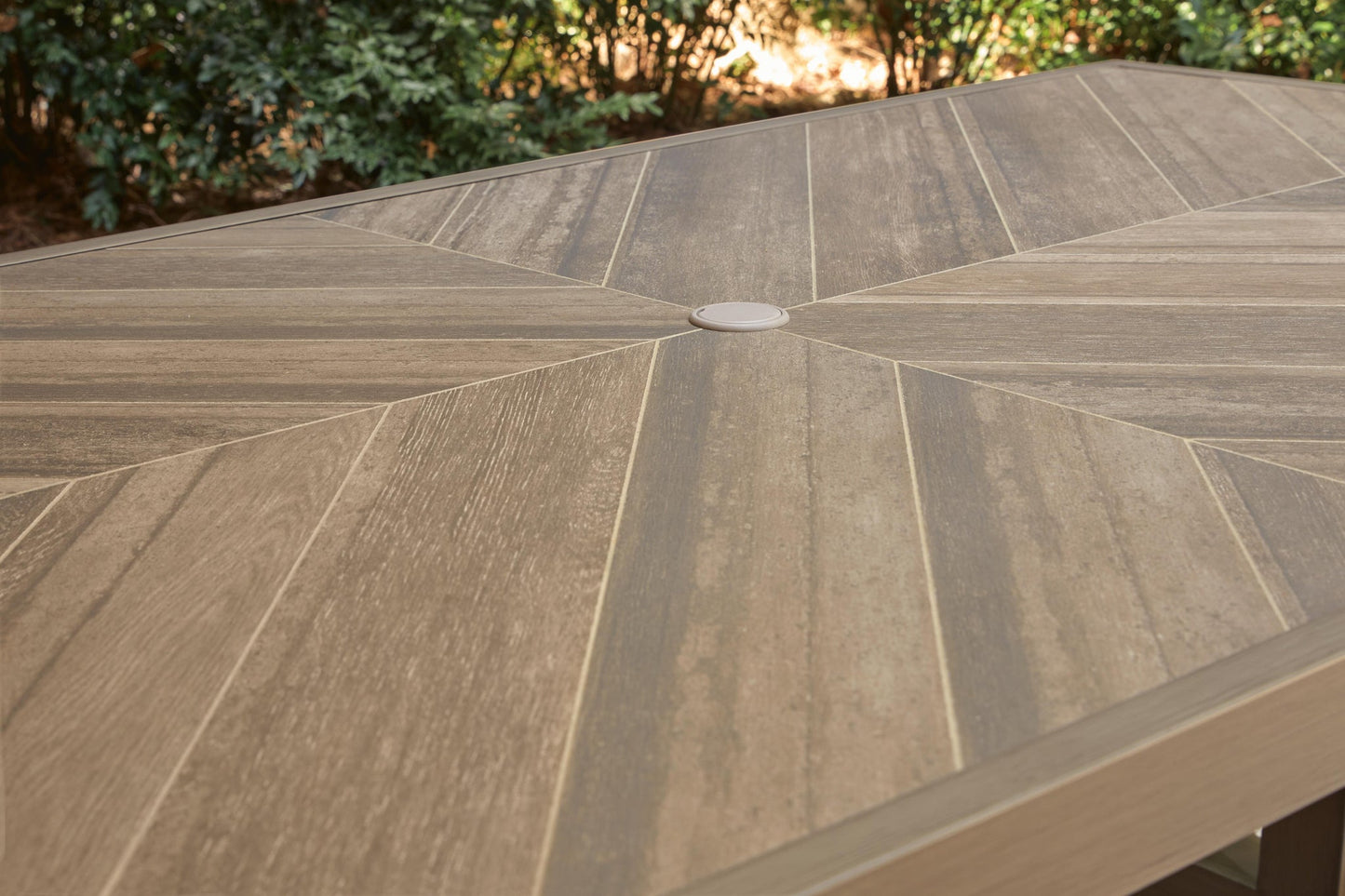 Revare Beach RECT Dining Table w/UMB OPT