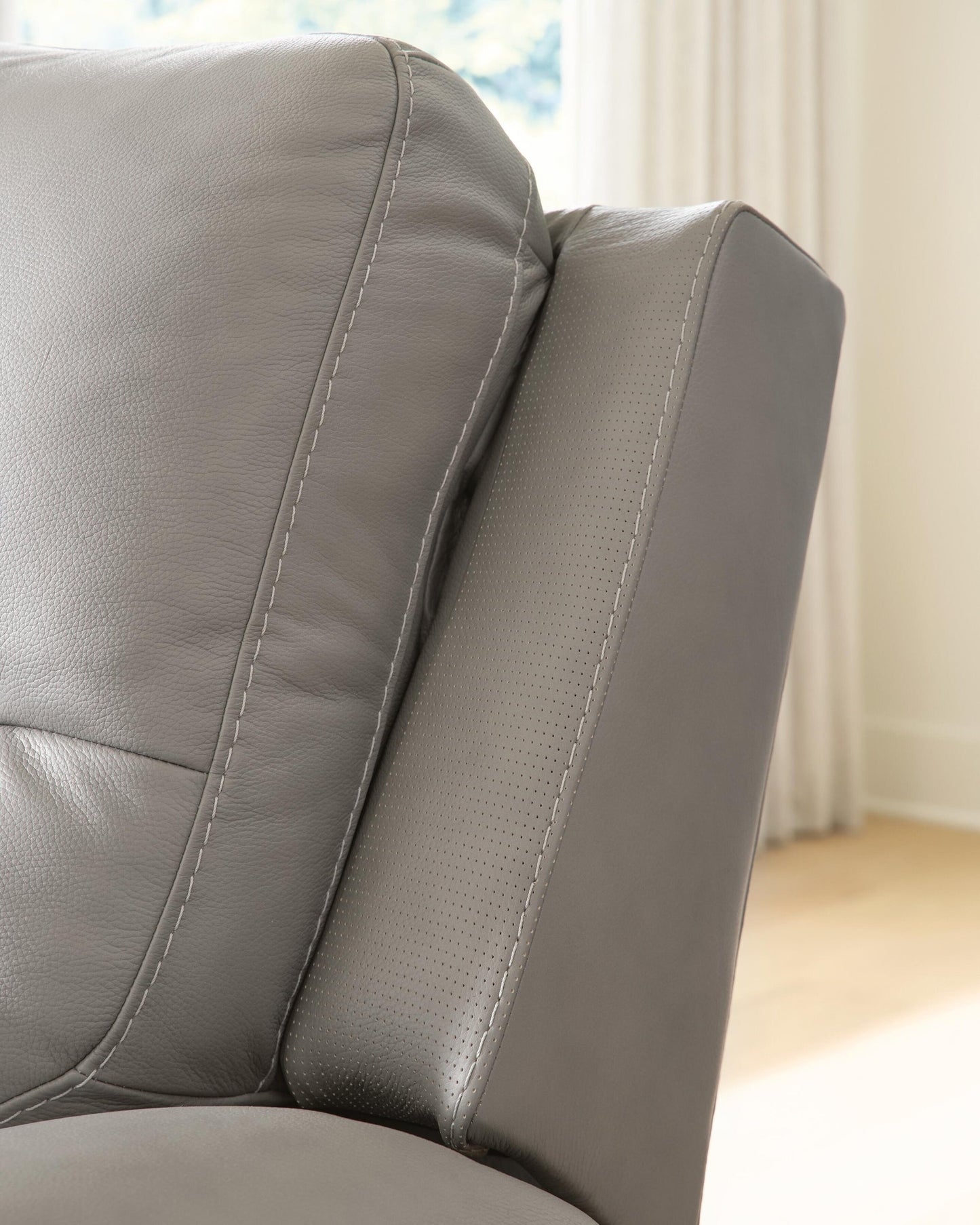 Trendsetter PWR REC Sofa w/Audio Seating