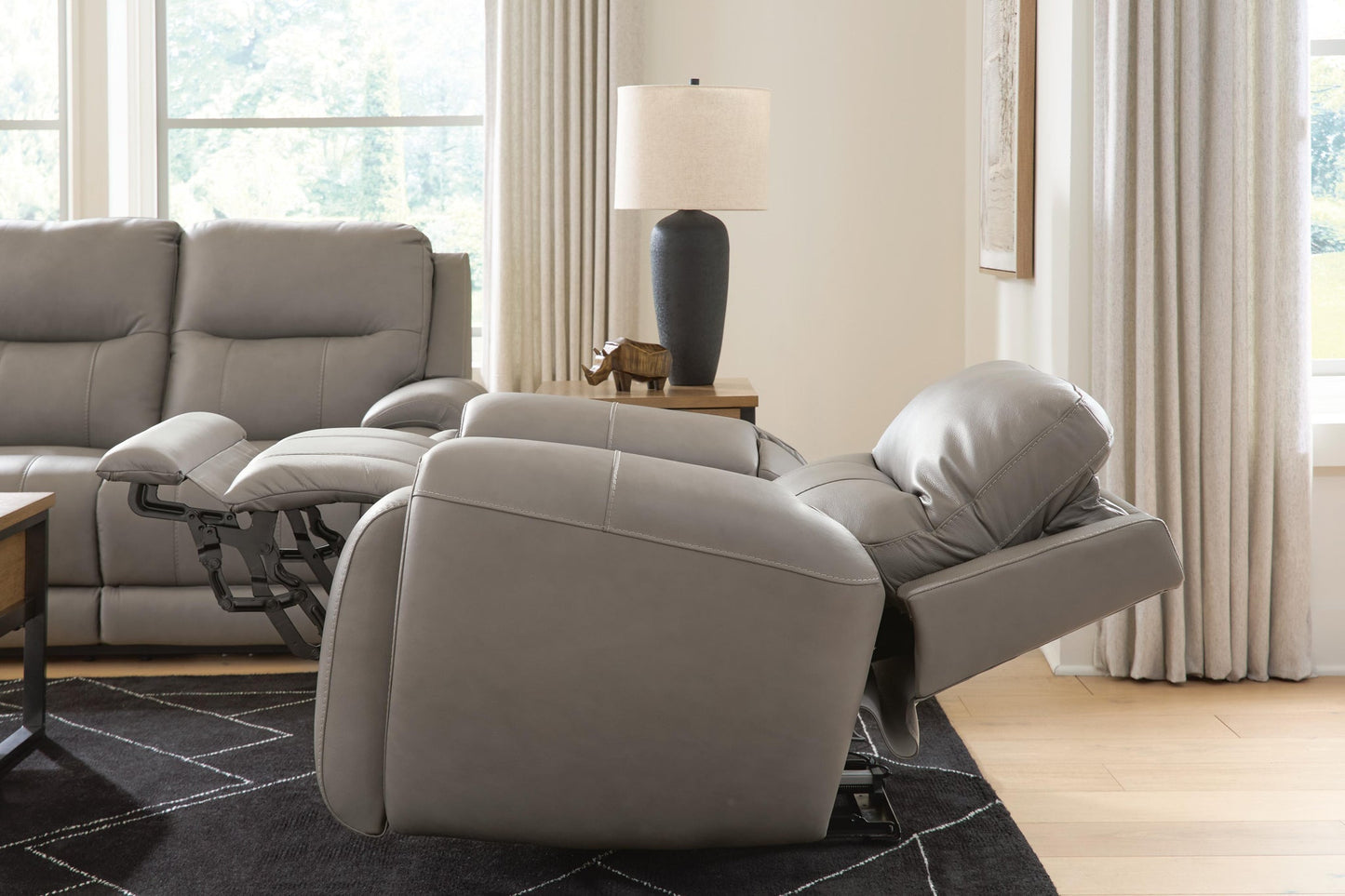 Trendsetter PWR REC Sofa w/Audio Seating