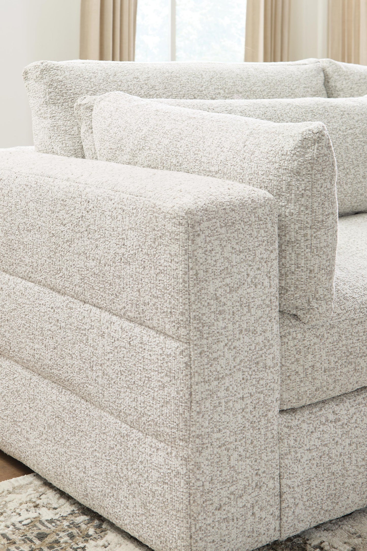 Stonecroft Manor 6-Piece Sectional with Chaise