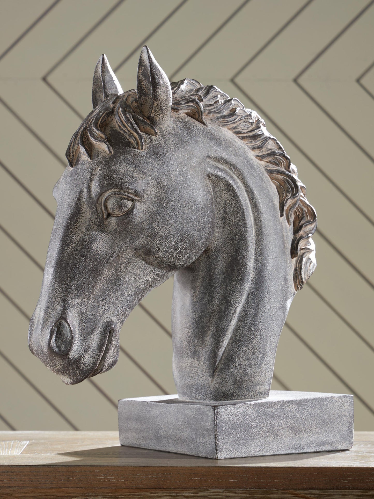 Ashley Express - Carnlow Sculpture