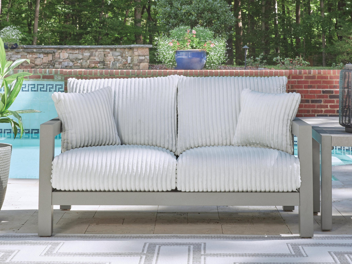 Moonlight View Loveseat w/Cushion