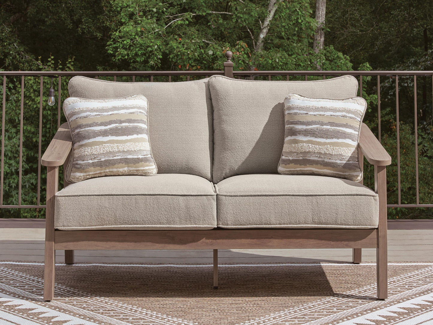 Francis Beach Loveseat w/Cushion