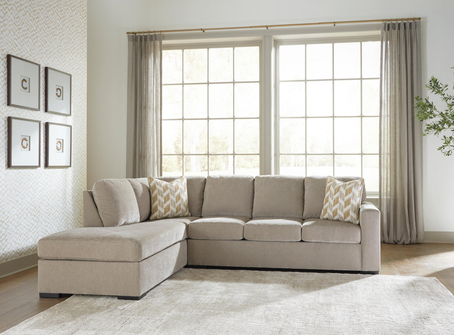 MaKaylen 2-Piece Sectional with Chaise