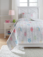 Load image into Gallery viewer, Ashley Express - Letty Crystal Table Lamp (1/CN)
