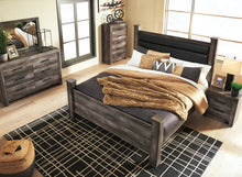 Load image into Gallery viewer, Wynnlow Queen Upholstered Poster Bed
