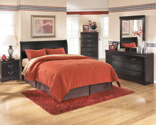 Load image into Gallery viewer, Huey Vineyard Queen Sleigh Headboard with Mirrored Dresser, Chest and 2 Nightstands
