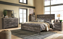 Load image into Gallery viewer, Wynnlow King Panel Bed with Mirrored Dresser, Chest and Nightstand
