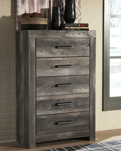 Load image into Gallery viewer, Wynnlow King Crossbuck Panel Bed with Mirrored Dresser, Chest and Nightstand
