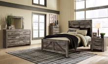 Load image into Gallery viewer, Wynnlow Queen Crossbuck Panel Bed with Mirrored Dresser, Chest and 2 Nightstands

