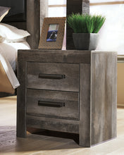 Load image into Gallery viewer, Wynnlow Queen Crossbuck Panel Bed with Mirrored Dresser, Chest and 2 Nightstands
